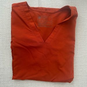 Figs Casma Scrub Top: Women’s Medium Auburn 
Smoke free home
3 pockets